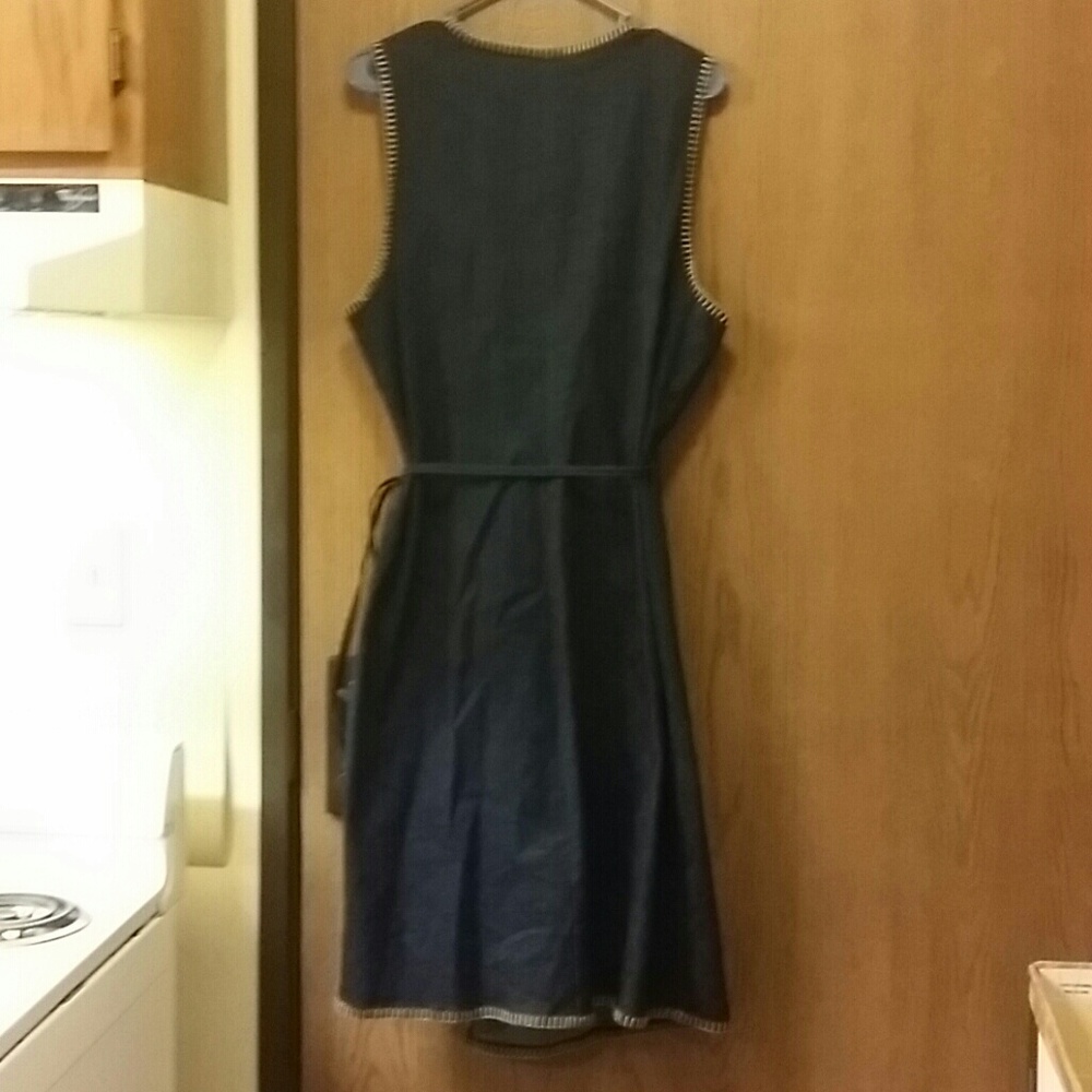 Dress - Picture 3 of 3